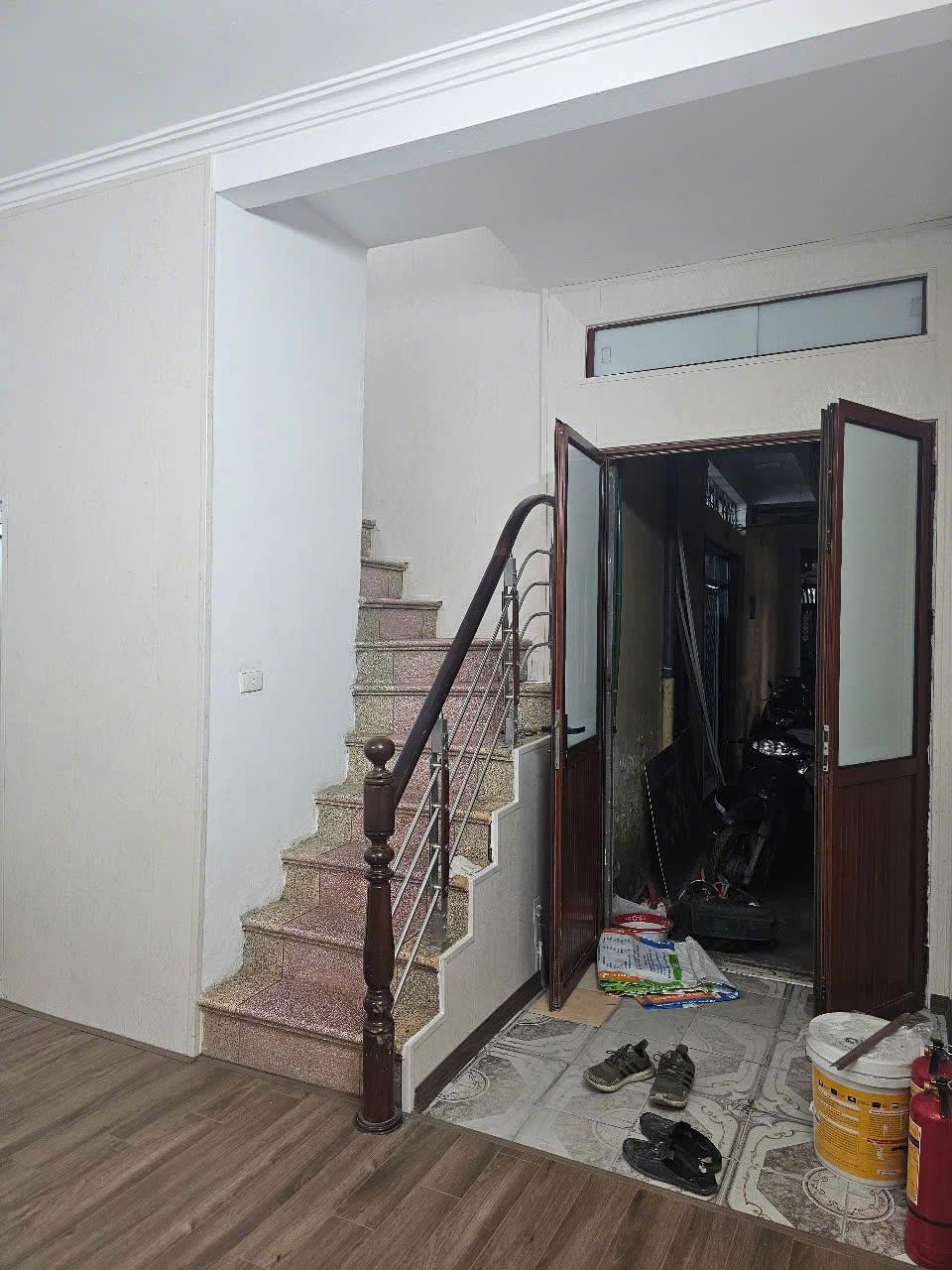 Cho thuê nhà nguyên căn ngõ 800 Bạch Đằng, 4 tầng, 30m2, 2 ngủ khép kín2525564