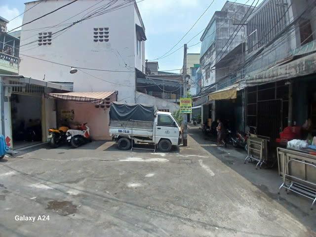 giá mềm nhất quận 5 : 3,9 tỷ - đường Tân Thành - P.15- DT:23M - 4.1 X 5.8M - 1 trệt 2 lầu trống suốt – thoáng mát - LH: 077 888 5818 - 077 478 5818 CHUYÊN BĐS SÀI GÒN2636784