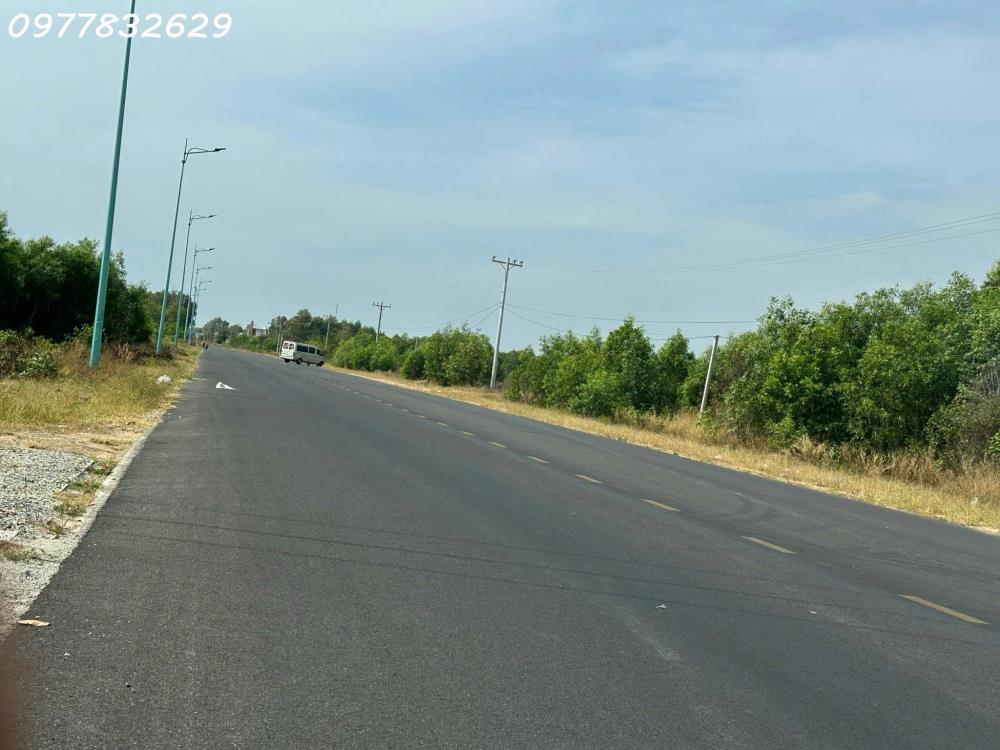 Bán đất NGỘP 3280m2 mặt tiền Hùng Vương, TX LaGi giá rẻ nhất chỉ 2.1 triệu/m2 View Biển2386132