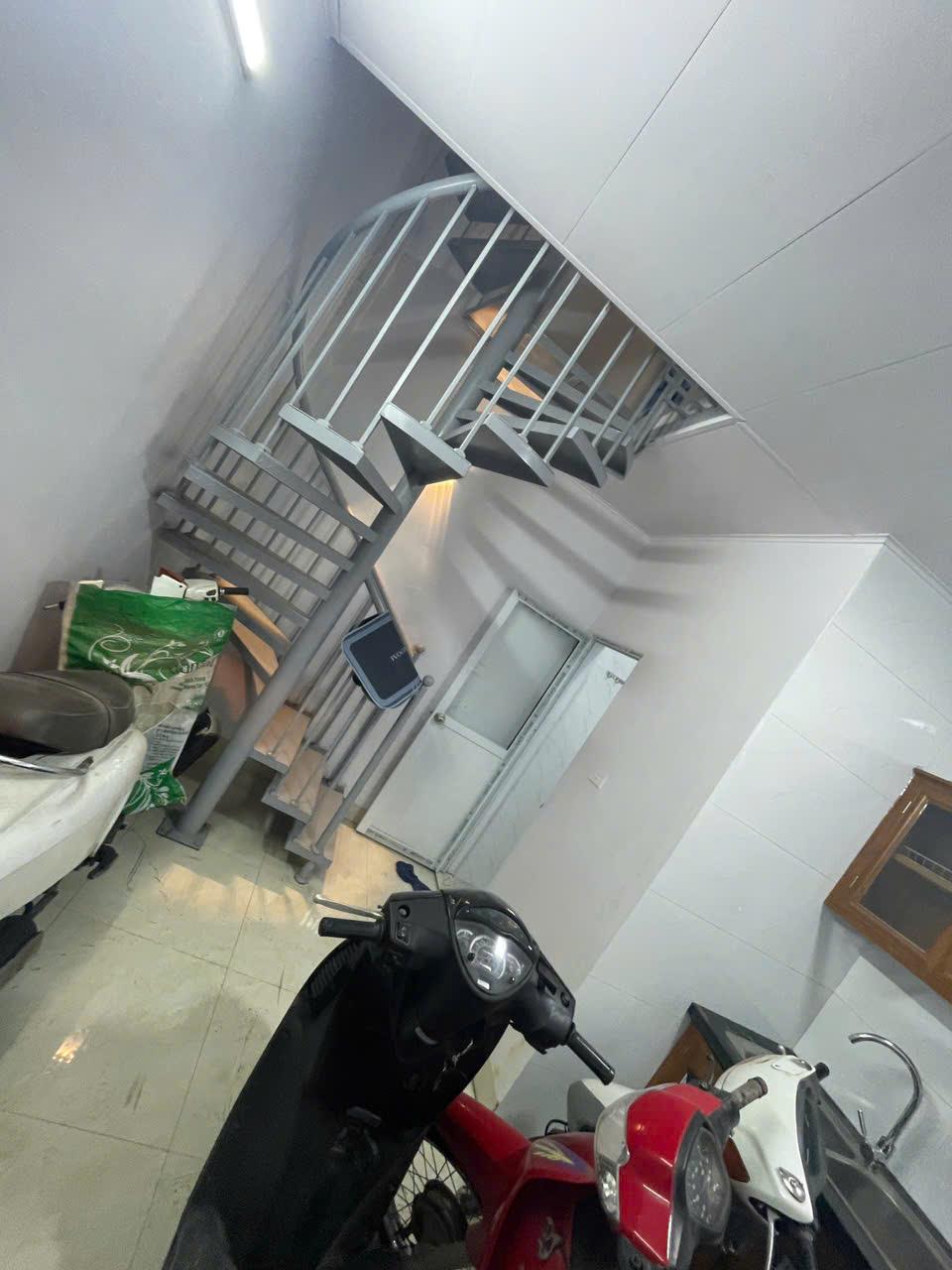 Cho thuê nhà ngõ 29 Phố Lạc Nghiệp , 3 tầng, 20m2, 2 ngủ, 2 WC, 6.5 triệu ở gia đình, nhóm2607936