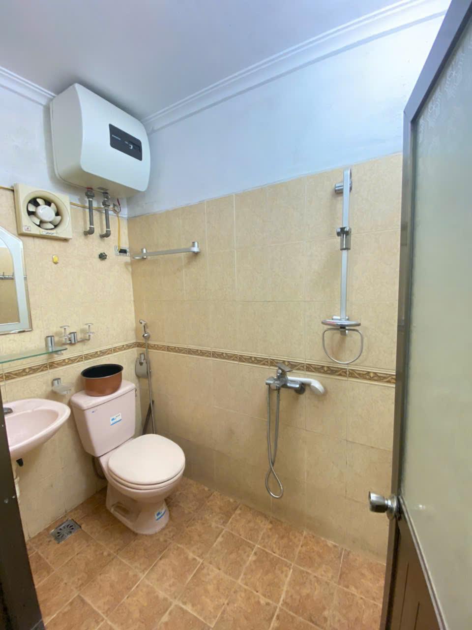 Cho thuê nhà nguyên căn ngõ 25 Lương Khánh Thiện, 30m2, 4 tầng, 2 ngủ, 8 Triệu2359514