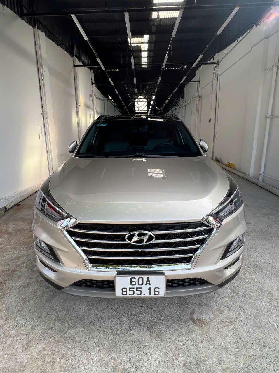 Hyundai Tucson 1.6 Turbo 2020, Giá bán: 696 triệu (có bớt Lộc), Ghi Vàng, nội thất Kem.2472361