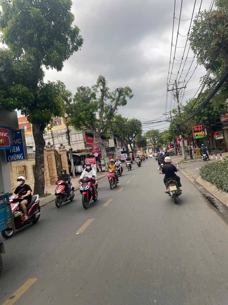 Bán nhà mặt tiền kinh doanh 18,5x33m giá 65 tỷ  Đường Nguyễn Văn Quá2511480