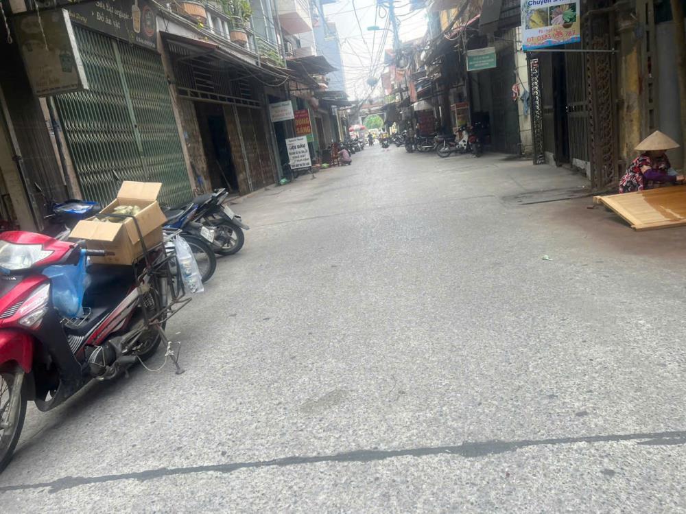 Đông Anh. VÂN HÀ  lô góc diện tích 82 m. Giá 4x nhỏ tý tẹo 
Mặt tiền hơn 5 m đất vuông như tờ A4 
 Ô tô ngủ trong đất ngõ thông   
Ngay cạnh gần hồ điều hoà.  Nhà văn hoá2396329