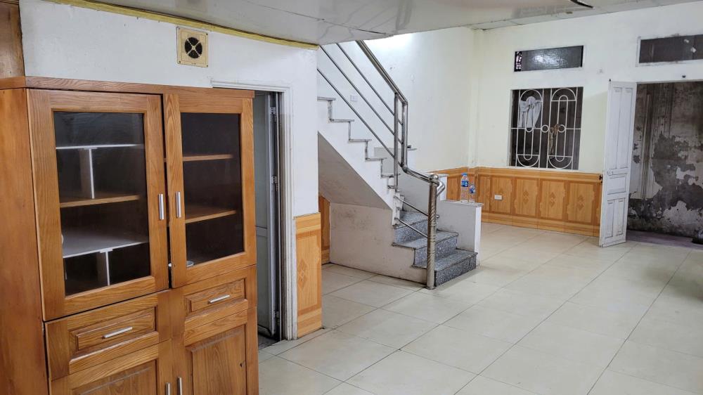 Cho thuê nhà nguyên căn ngõ Tân Mai 50m2, 2 tầng, 2 ngủ, 8 triệu2473734