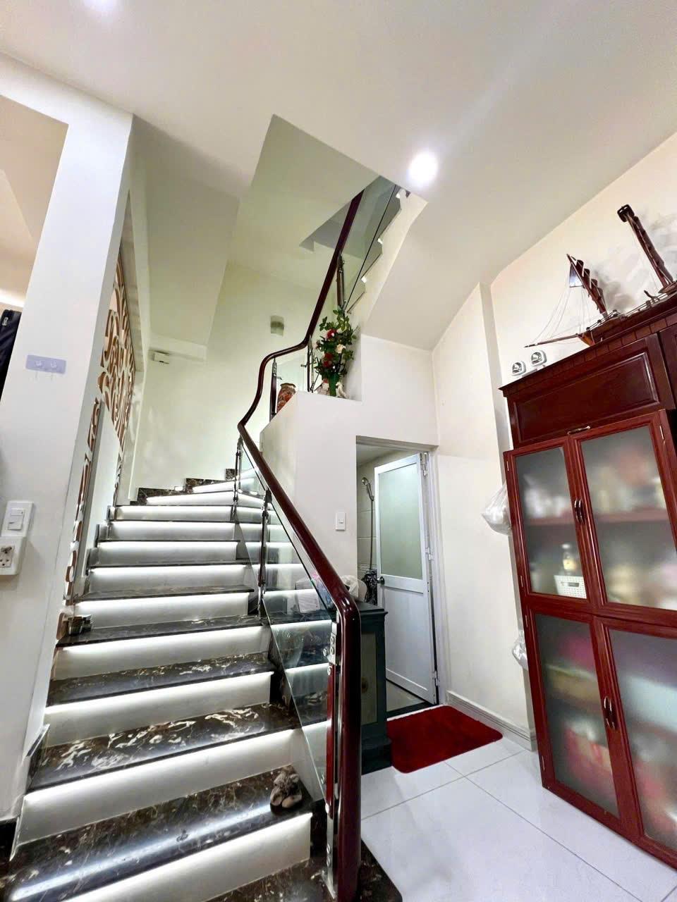 HOT HOT NGỘP BANK BÁN GẤP
NHÀ MẶT TIỀN KHU CHỢ TÂN BÌNH DT 70 4 TẦNG BTCT 12 TỶ THƯƠNG LƯỢNG2615777