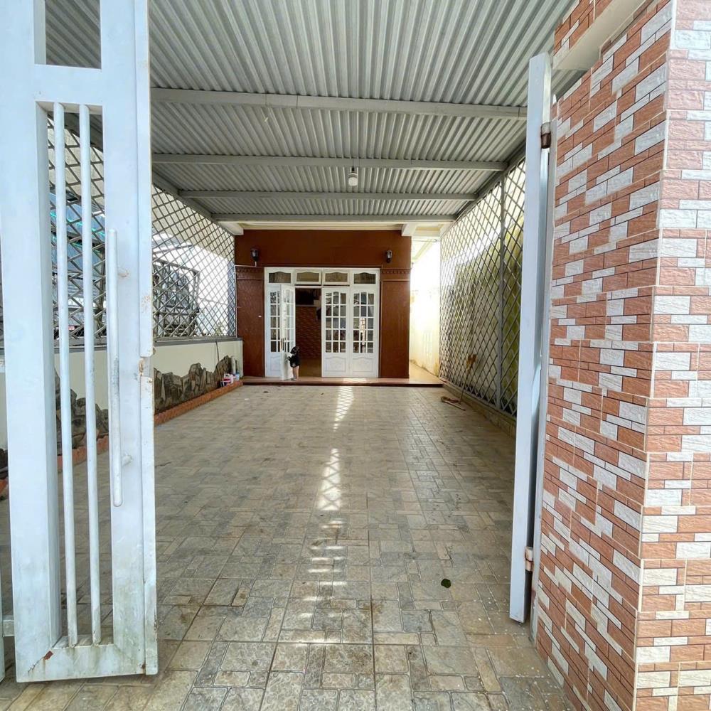 CHO THUÊ NHÀ NGUYÊN CĂN 8 PHÒNG NGỦ 13TR/THÁNG  MẶT TIỀN ĐƯỜNG HỒ THAN THỞ ĐÀ LẠT2413307