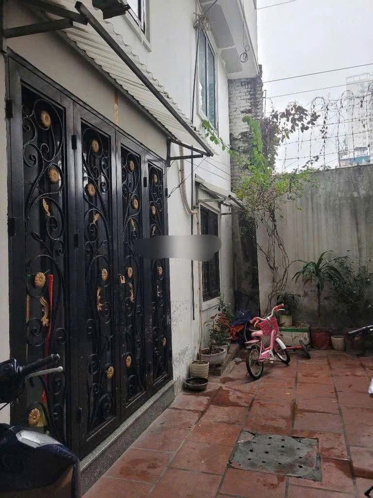 Cho thuê nhà nguyên căn lô góc Phố Giáp Bát, 5 tầng, 30m2, 3 ngủ, 12 Triệu2391572