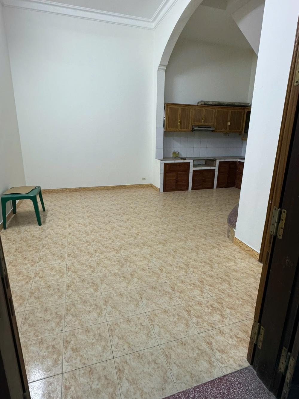 Cho thuê nhà Cầu Giấy, làm căn hộ dịch vụ 5 tầng x 61m2, 7 ngủ, mặt tiền 6m, 18tr/tháng2403894