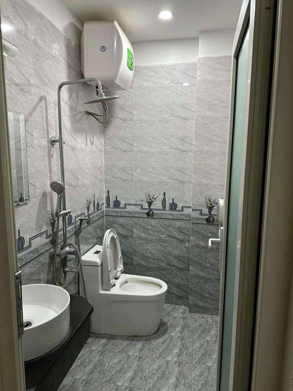 Cho thuê nhà ngõ 125 Bủi Xương Trạch, 33m2, 5 tầng, 3 ngủ, 12 Triệu2353718