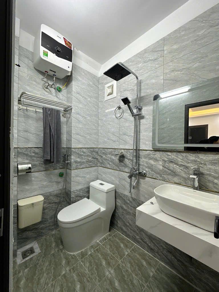 Bán nhà Phố Thái Hà, 7 Tầng Thang Máy, Có Sân Để Xe, 37mx7T, Giá: 11.7 Tỷ, Lh: 0396935190.2420235