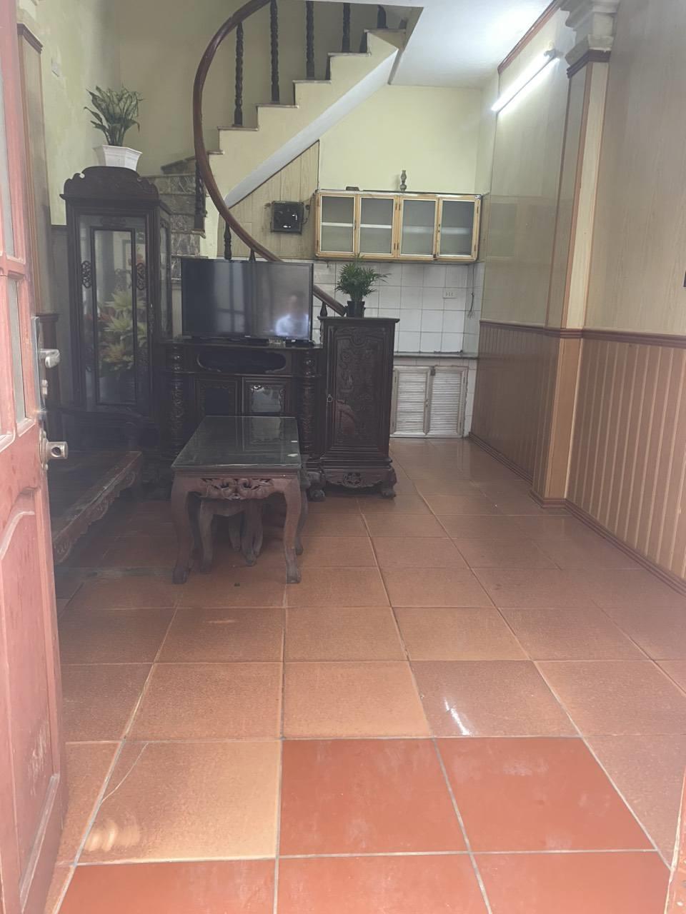 Cho thuê nhà ngõ 300 Vĩnh Hưng chỉ 6.3 Triệu 3 tầng, 2 ngủ, vào ngay2568495