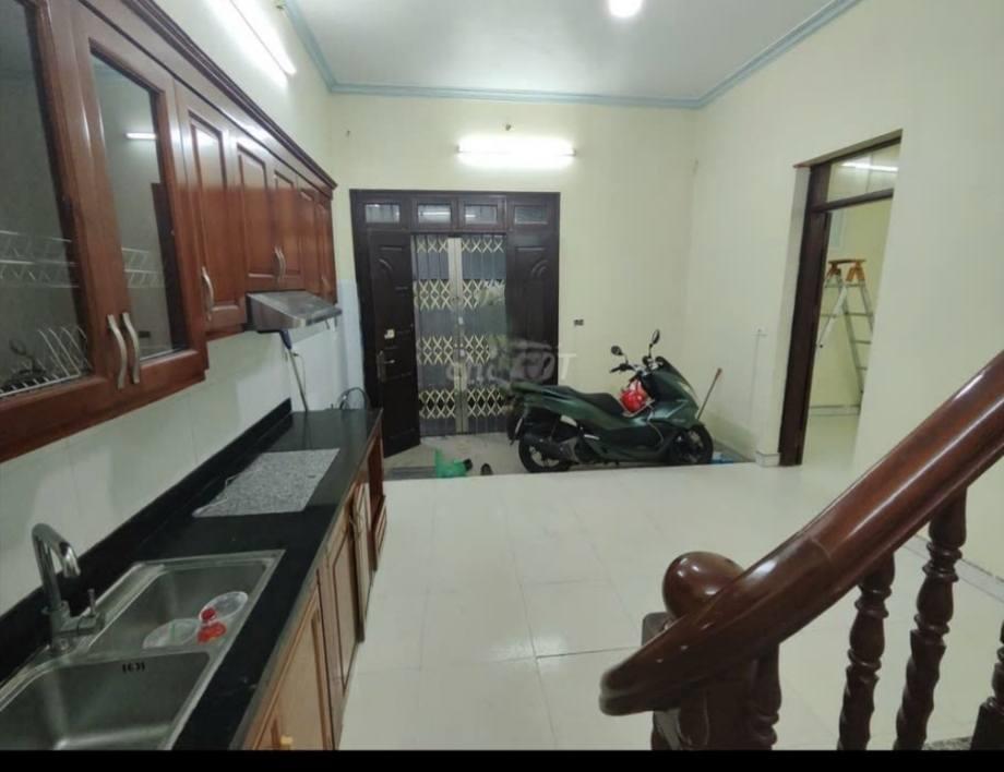 Cho thuê nhà ở nhóm SV, gđ, KD onl, VP ngõ Tân Mai 3 tầng x 48m2, 4 ngủ, 3 vệ sinh, 12 Triệu2620630