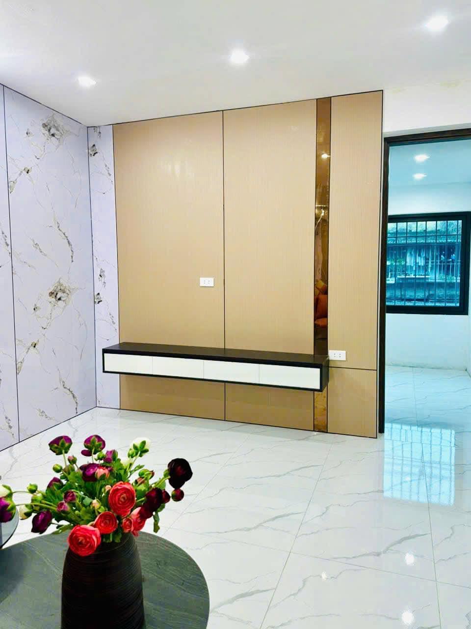 Bán Căn Hộ Tập Thể Ngõ 4 Phố Phương Mai 18/60m2, 2 phòng ngủ đầy đủ công năng full nội thất, Khách mua về sẵn ở, giá 2,68 tỷ có TL2428745