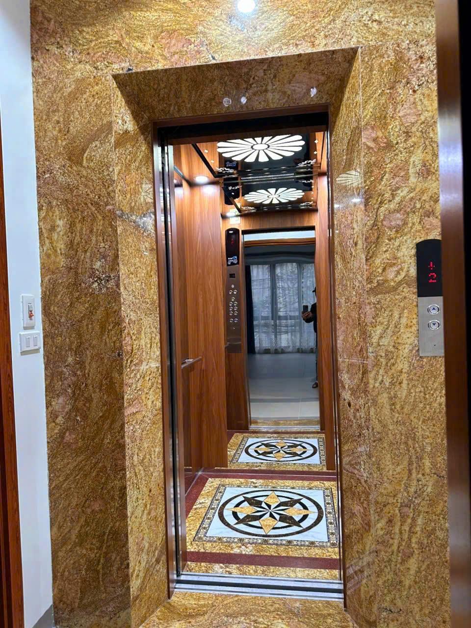 Nhà đẹp lô góc mặt phố Mỹ Đình 40m2 7 tầng nhỉnh 15 tỷ2380268