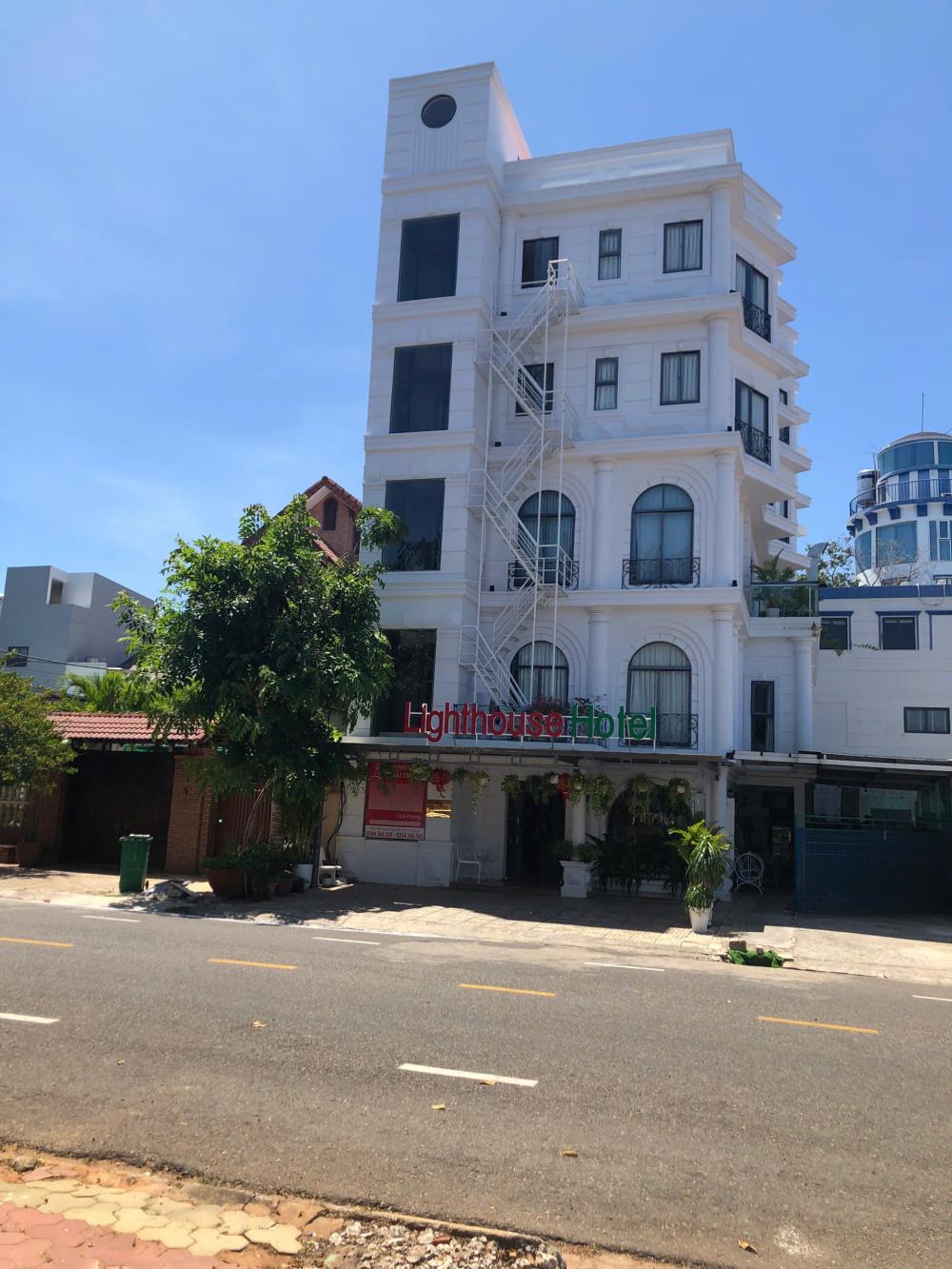 Chính chủ bán tòa nhà khách sạn mới xây xong: 680,8m2, có 32 phòng cho thuê, diện tích đất: 680,8 m22585303
