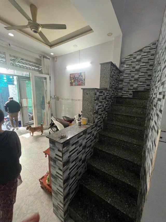 GIÁ MỀM NHẤT quận Tân Phú:3.85 tỷ - Trần Quang Cơ - DT: Dt 3,7m x 12m, nhà đúc BTCT 1 trệt 2 lầu gồm 3PN 2VS. LH : 077 478 5818 chuyên BDS Sài Gòn2595589