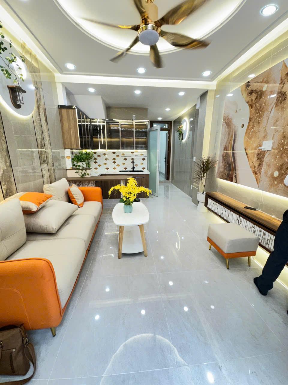 Bán gấp giá mềm nhất quận 6 : 5.5 tỷ - MINH PHỤNG - P.2 - DT: 35M - 3.5M X 10M - 1 TRỆT -1 LỬNG- 1 LẦU - 4PN -2WC - LH: 077 888 5818 - 077 478 5818 CHUYÊN BĐS SÀI GÒN2617183