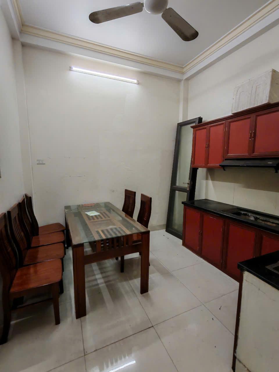Cần bán nhà dòng tiền Lô góc Phố Trương Định 100m ra phố, 5 tầng x 44m2, 8 ngủ, giá 6.95 tỷ2406569