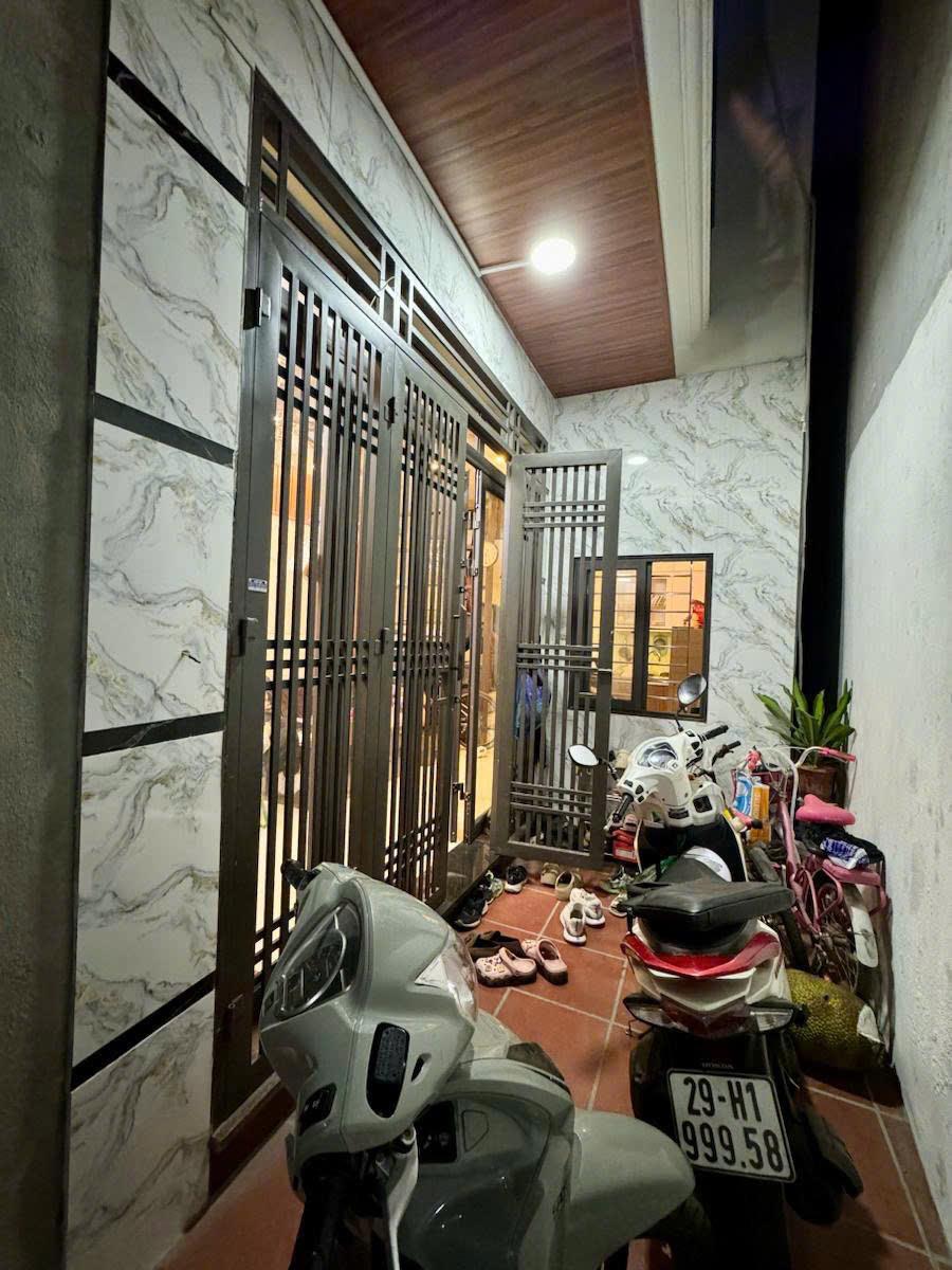Cho thuê nhà Làm VP, KD, Ở GĐ, nhóm Phố Thanh Lân (1 nhà ra phố) 5 tầng, 45m2, 12 Triệu2487402