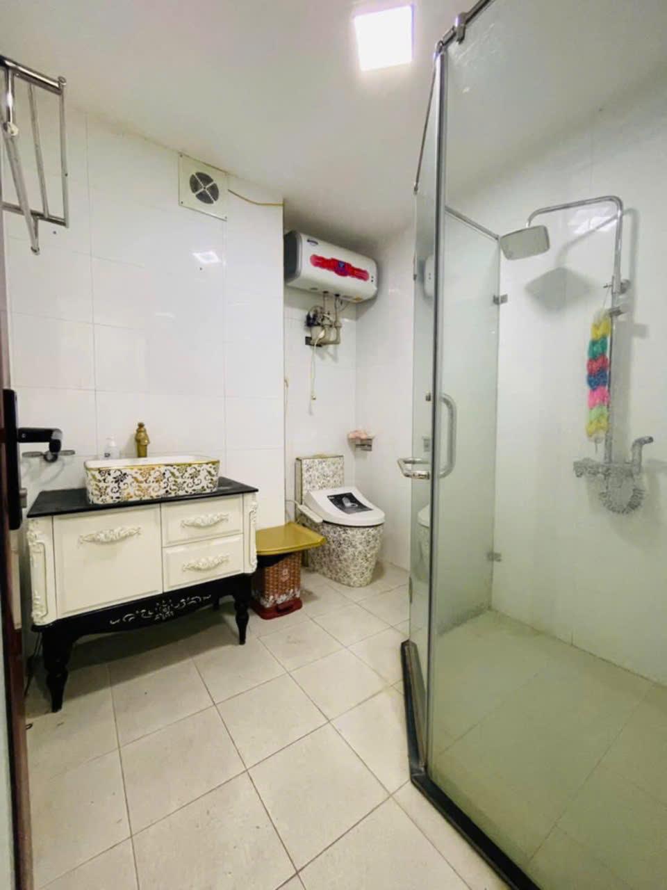 Cho làm Spa, Salon, VP Cty Phố Hào Nam 45m2, 5 tầng, mặt tiền 4m, giá 25 Triệu2446324