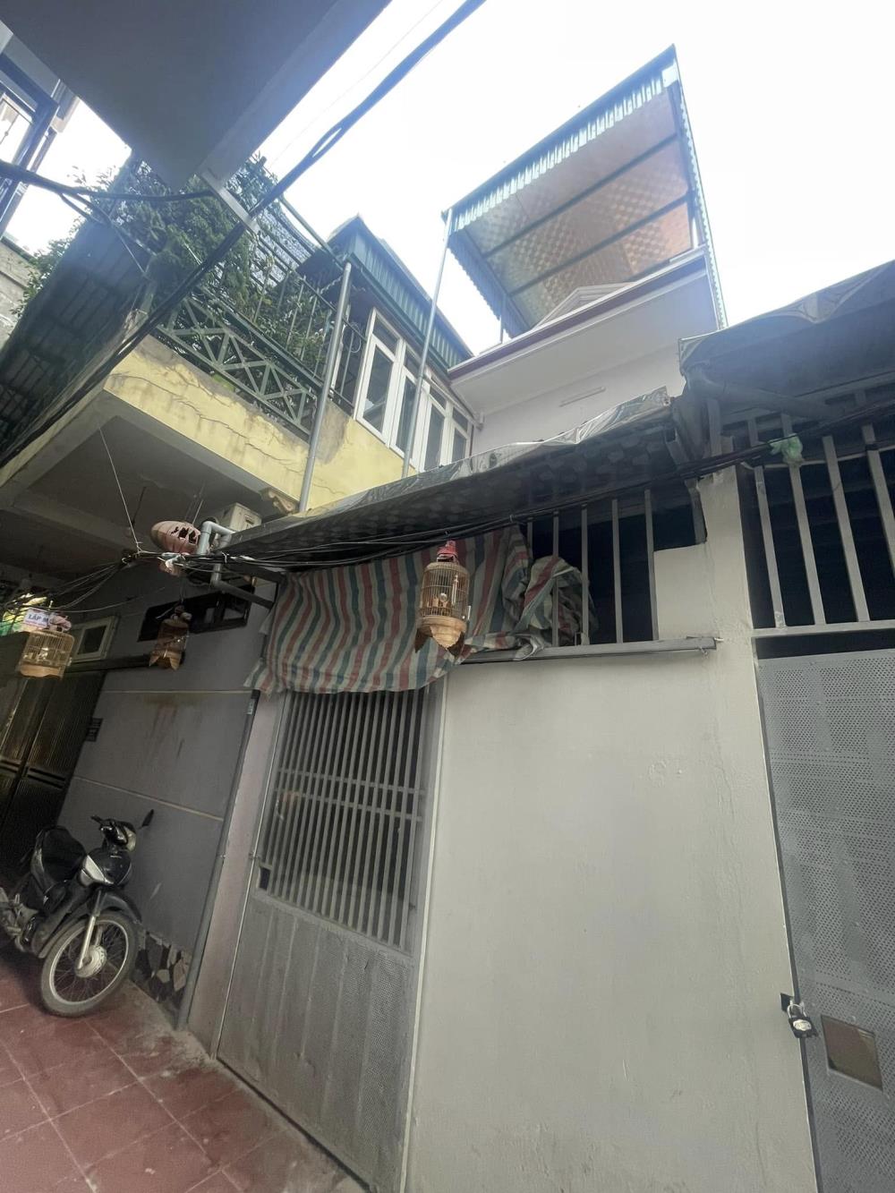 Bán nhà Hồ Sen Vĩnh Ninh, Thanh Trì, 3 tầng x 40m2, 100m ra ô tô tránh, 3.95 tỷ2418355