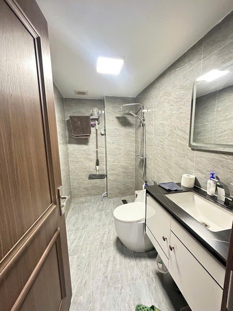 Bán nhà Phố Hoàng Cầu, Nhà Mới Bảy Tầng, Thang Máy Nhập Khẩu, 48mx7T, Giá: 16.9 Tỷ, Lh: 0396935190.2386991