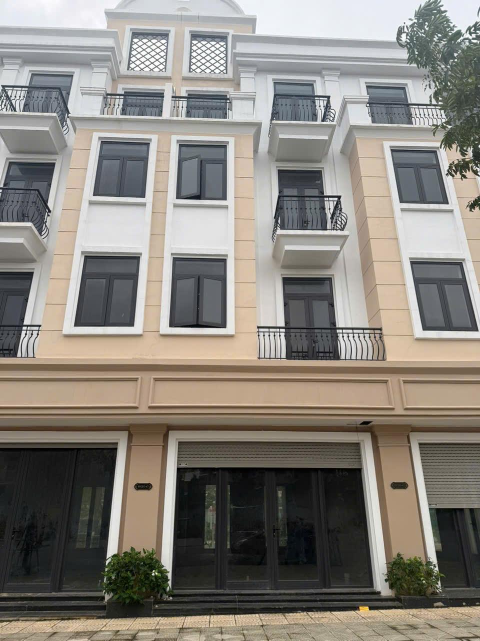 Chính chủ gửi bán căn 2 mặt tiền vị trí đẹp tại đường Đại Cồ Việt , TP.Đông Hà - Quảng Trị.2573725