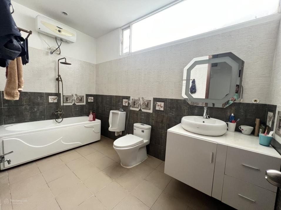 🏠 Giá tốt! Bán nhà 4 tầng trung tâm TP Nha Trang – hẻm thông, gần biển, sổ hồng hoàn công đầy đủ2652847