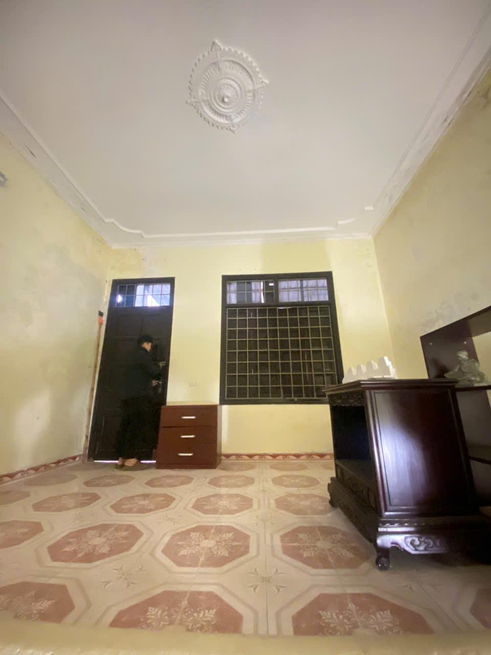 Cho thuê nhà nguyên căn ngõ 25 Lương Khánh Thiện, 30m2, 4 tầng, 2 ngủ, 8 Triệu2359513