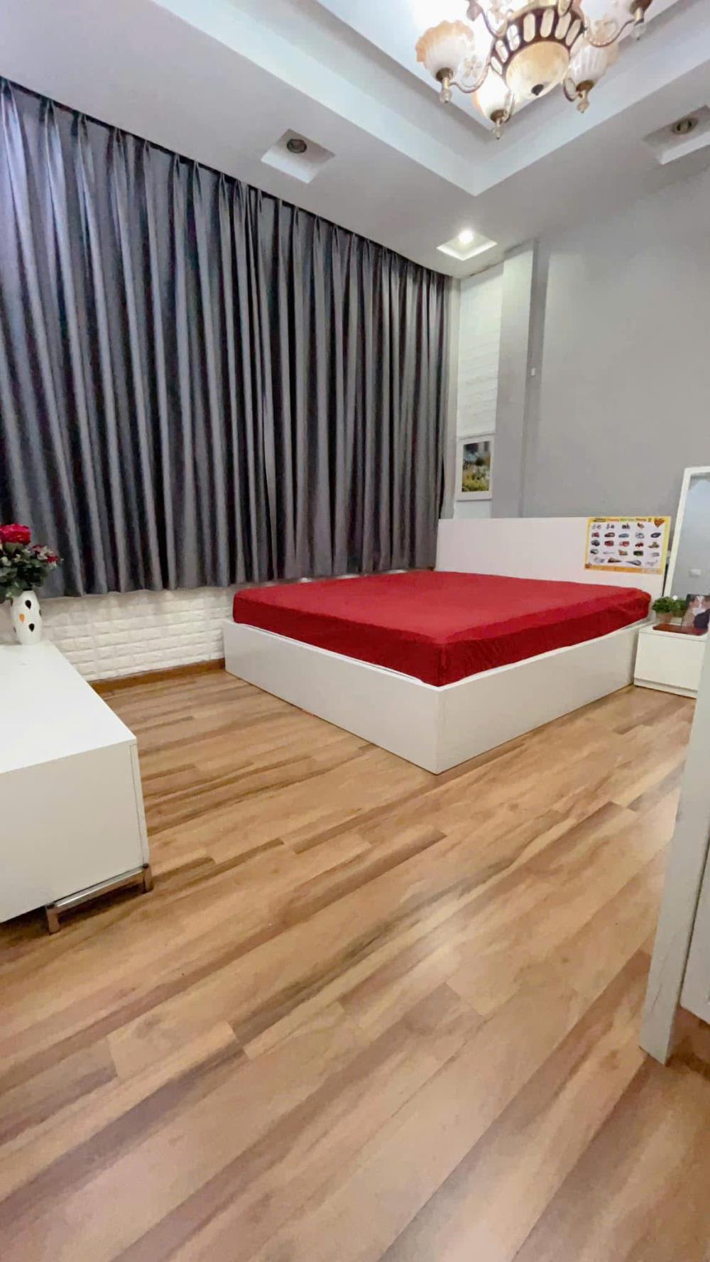 Cho thuê nhà nguyên căn ngõ Bùi Xương Trạch, 30m2, 4 tầng, 2 ngủ, 10 Triệu2406750