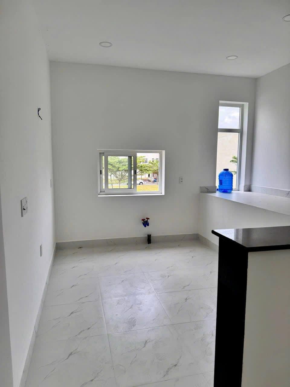 Cho thuê nhà/shop house mặt đường ngay Phường Tân Đông Hiệp, TP Dĩ An.2481619