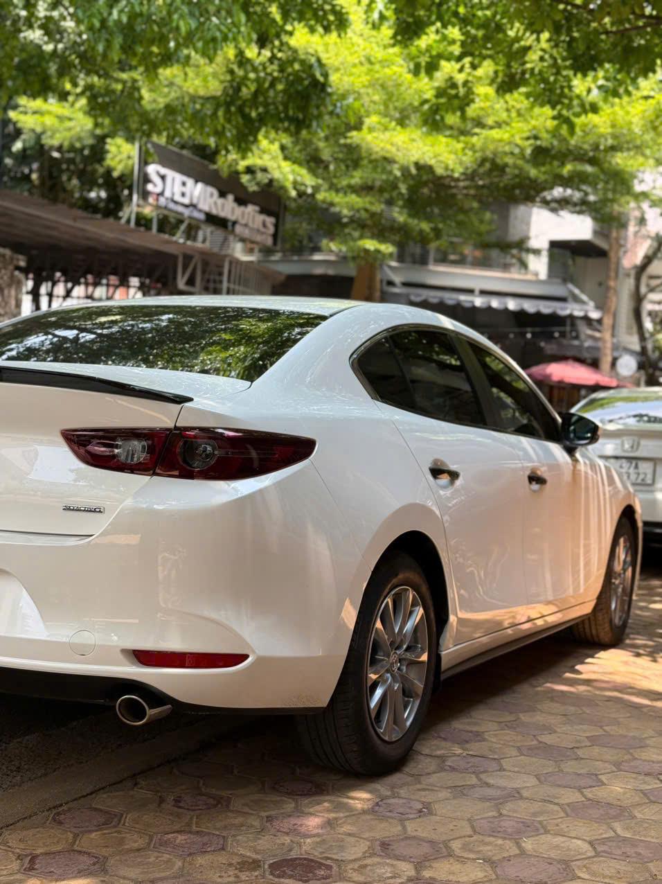 Chính chủ bán xe Mazda3  sx năm 2020 bản deluxe2614012