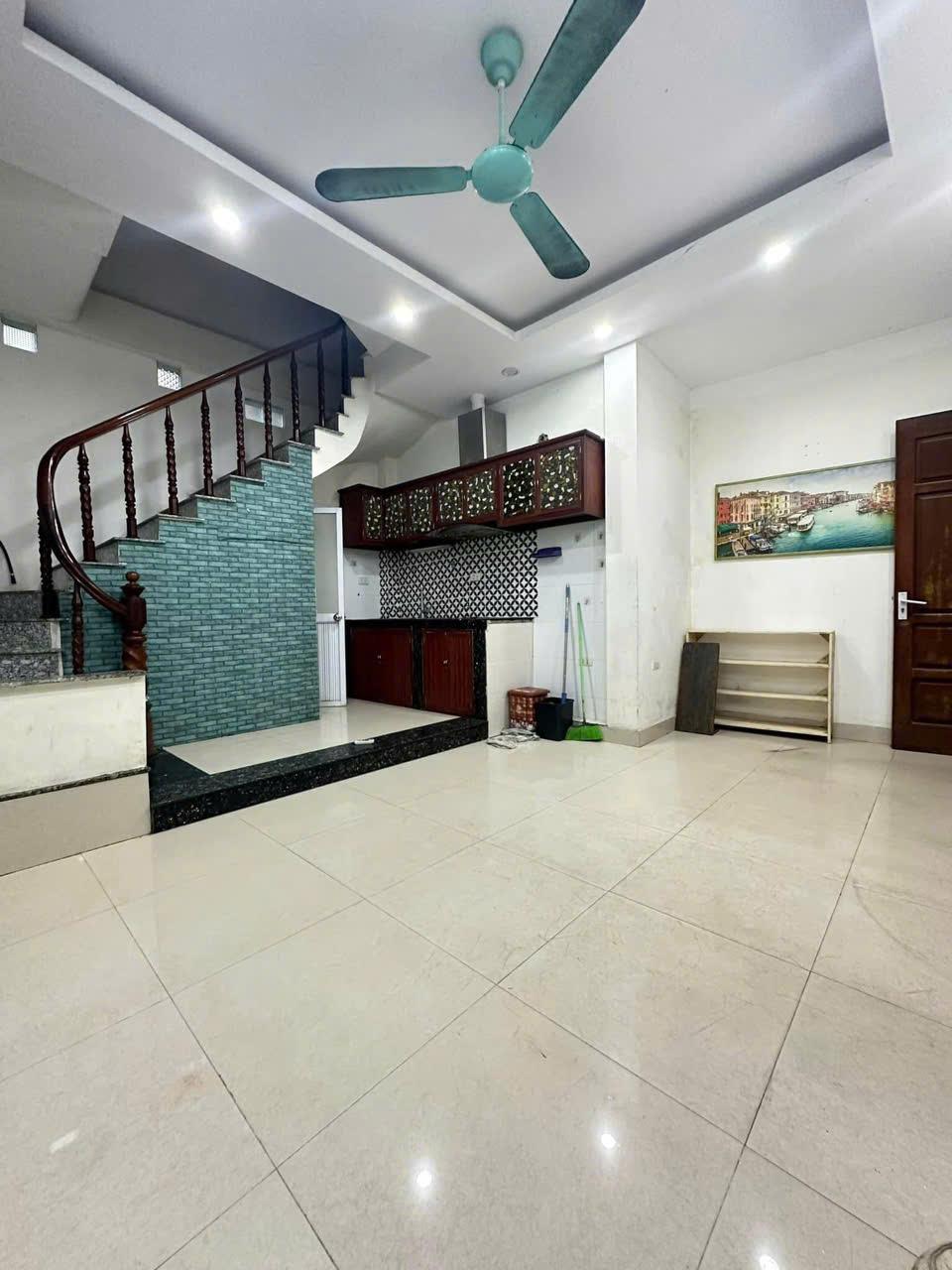 Cho thuê nhà ở hộ gia đình, nhóm đi làm Phố Minh Khai, 5 tầng, 30m2, 3 ngủ, 12 triệu2391770