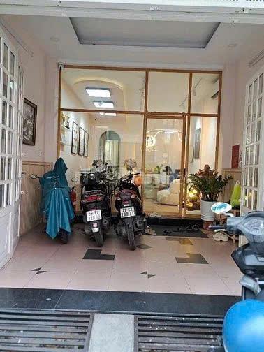 Cho thuê mặt bằng tầng 1 số 71 phố Hoa Lan, quận Phú Nhuận2413695