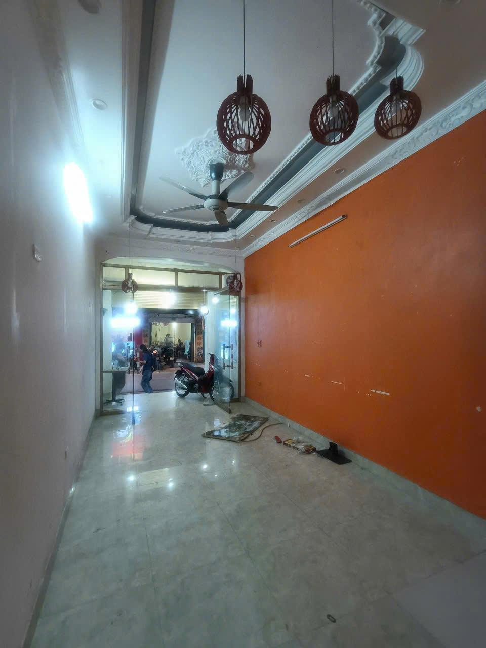 Cho thuê nhà Mặt Phố KD Spa, Salon, VP Khương Trung, 4 tầng, 60m2, 5 ngủ, 4 WC, 25tr/tháng2618534