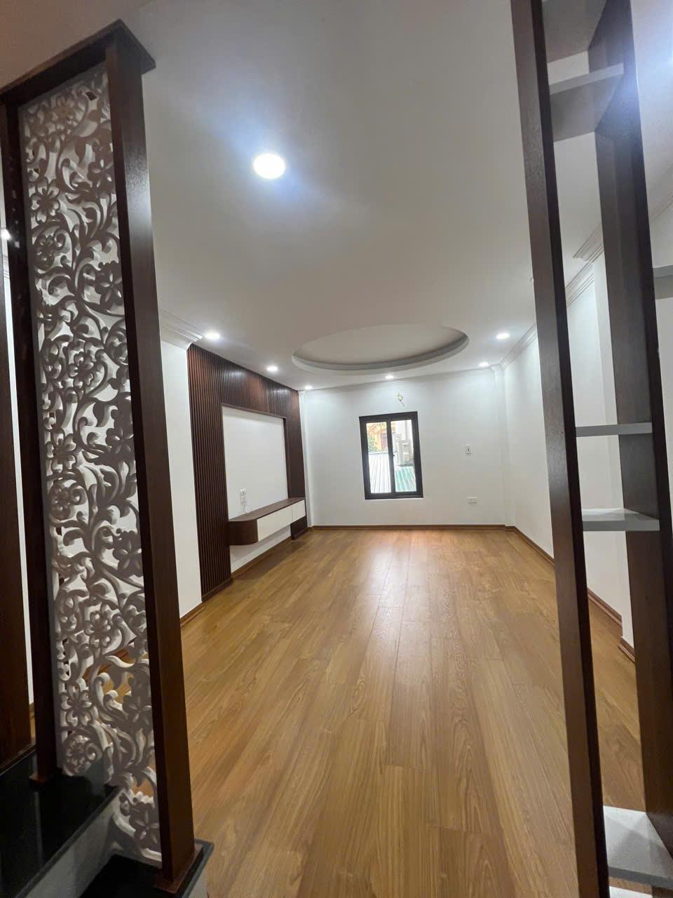 Cho thuê nhà nguyên căn ngõ 41 Tựu Liệt, 36m2, 4 tầng, 5 ngủ, 10 Triệu/tháng2446128