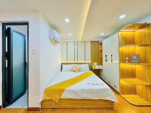 Giá mềm nhất quận Bình thạnh: 7,45 tỷ -Nguyễn Văn Đậu -Diện tích: 4.2 x 11m. Công nhận trên sổ 43m2- 1 trệt + 1 lửng + 1 lầu + 3 Phòng ngủ + 4 WC -LH: 077 888 5818 -077 478 5818 CHUYÊN BĐS SÀI GÒN2633282
