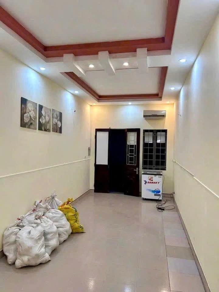 Cho thuê nhà ngõ 243 Tam Trinh, 60m2, 2.5 tầng, 3 ngủ, chỉ 8.5tr2364447