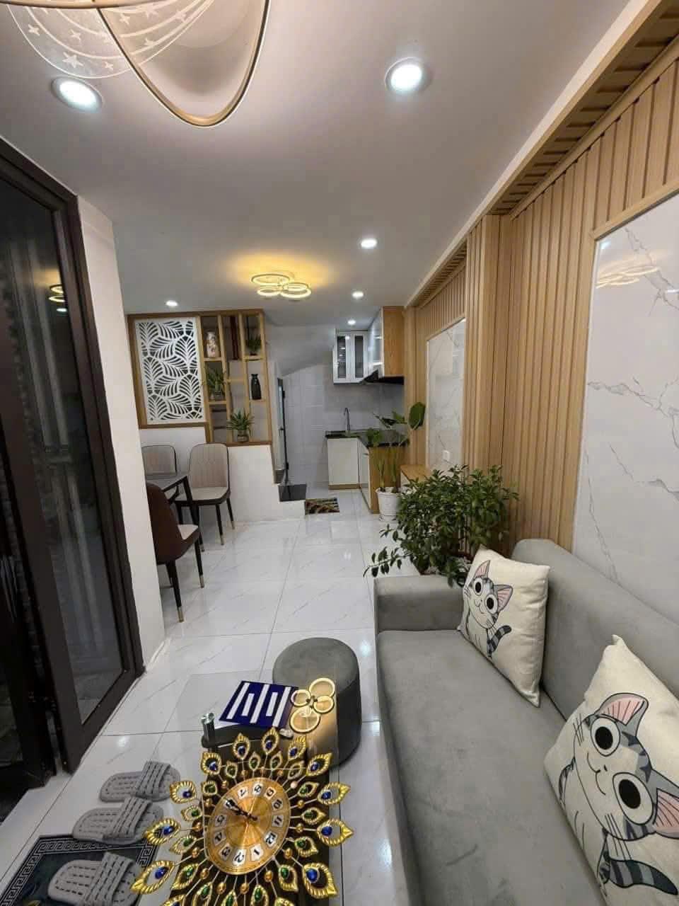Cực hiếm bán nhà Phố Hồng Mai 5 tầng x 30m2, 4.2 tỷ - 30m ra mặt phố2410378