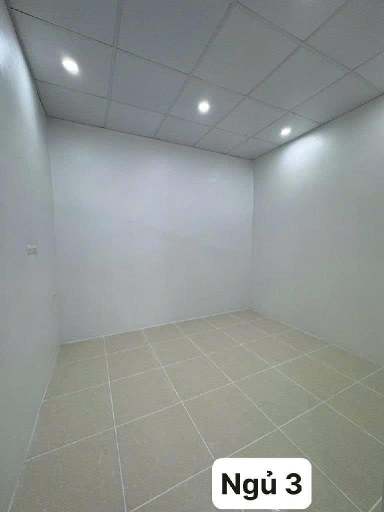 Cho thuê nhà Phố Trại Cá, 5 tầng, 30m2, 3 ngủ, 3 WC, 13.5 Triệu ở gia đình2615829
