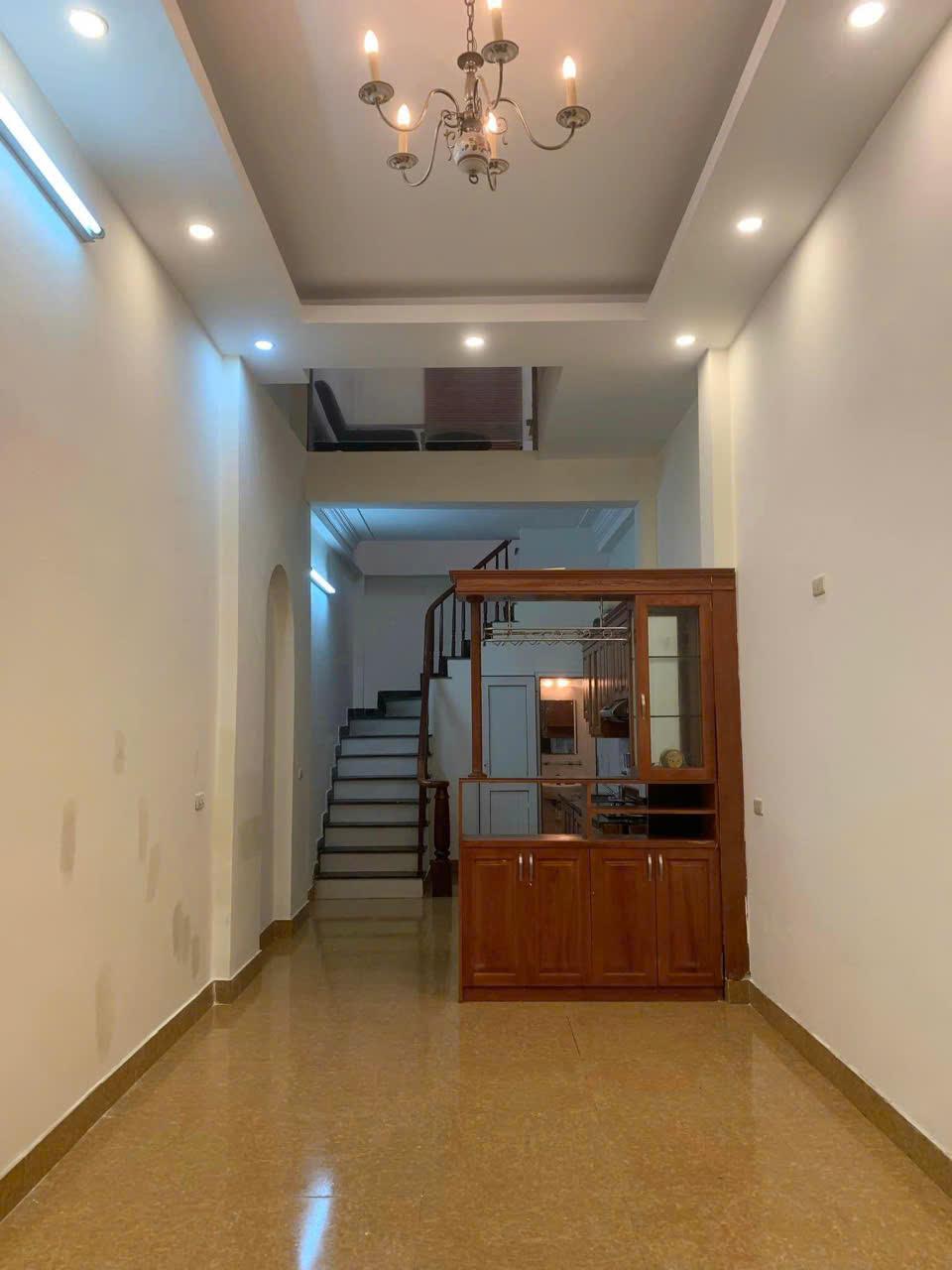 Cho thuê nhà nguyên căn ngõ 175 Định Công, 45m2, 3.5 tầng, 3 ngủ, 9tr5 vào ngay2519034
