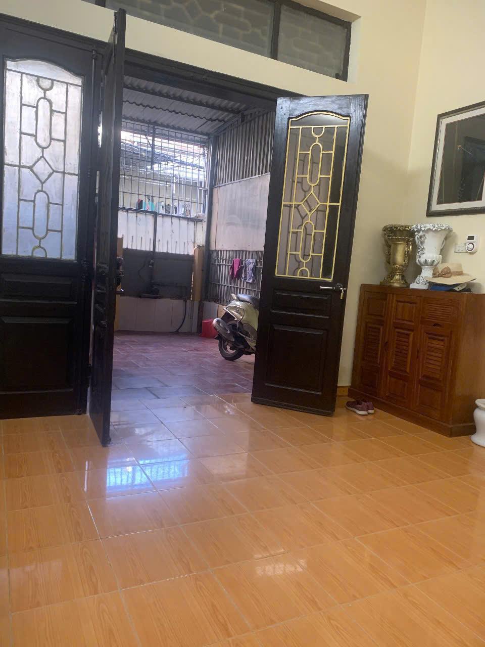 Cho thuê nhà nguyên căn Phố Vĩnh Hưng, 2 tầng x 80m2, 3 ngủ, 12 Triệu vào ngay2589311