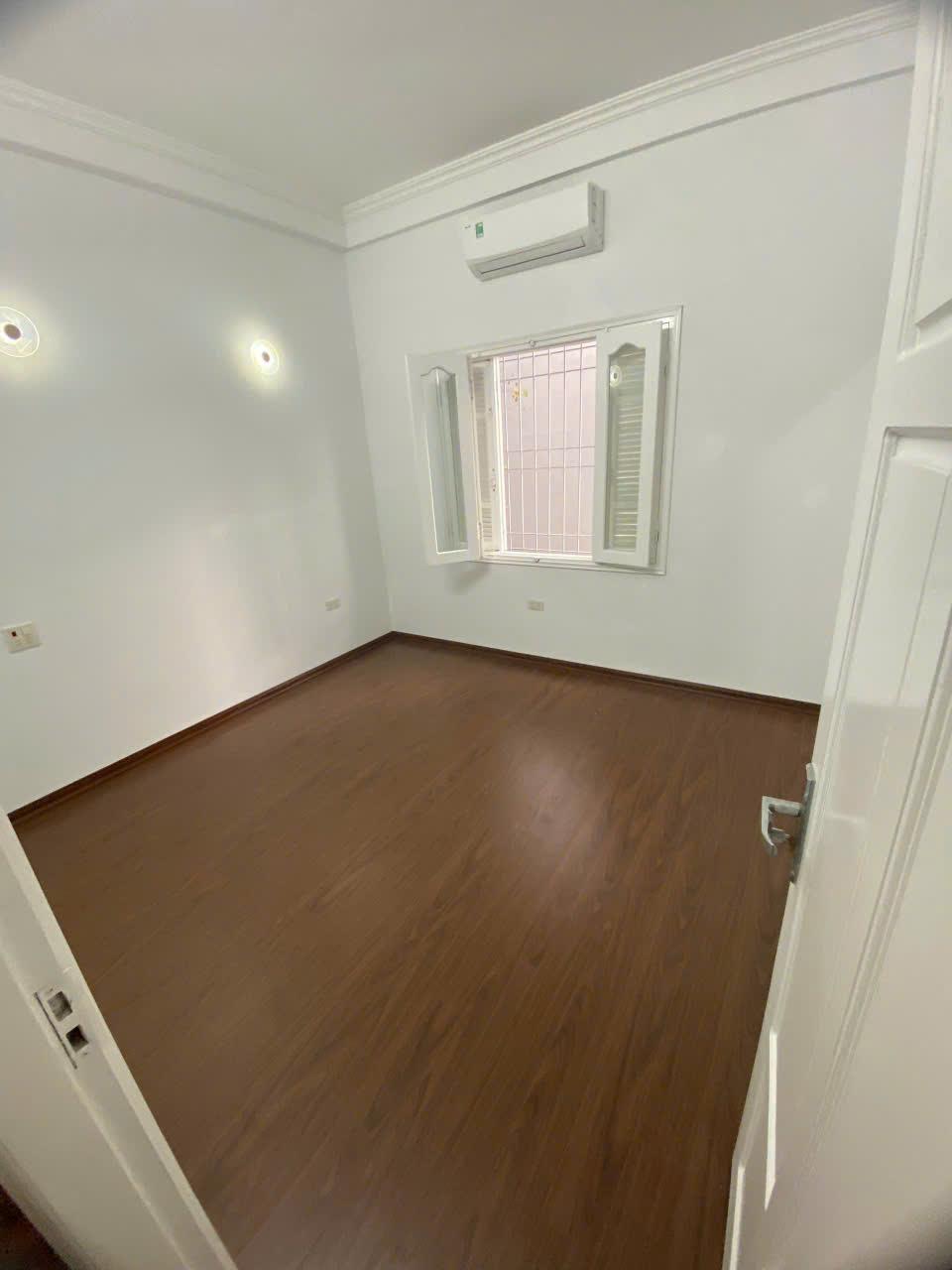 Cho thuê nhà ngõ 288 Hoàng Mai 3 tầng, 50m2, 4 ngủ, 5 vệ sinh, 16 Triệu2434396
