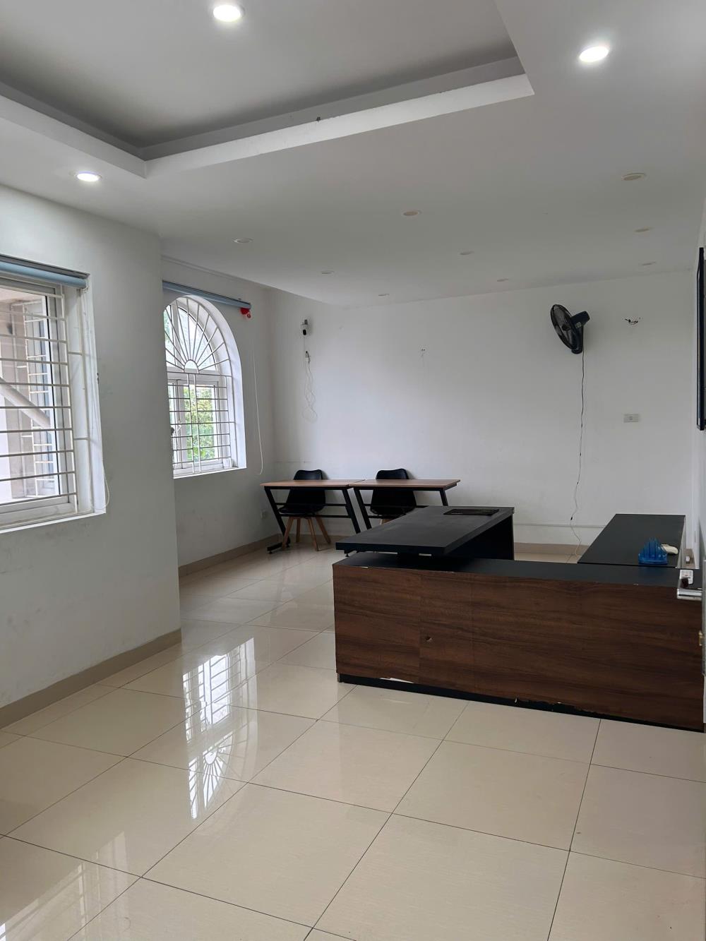Cho thuê văn phòng tầng 3 (2 phòng), ưu tiên thuê nguyên tầng.2394900
