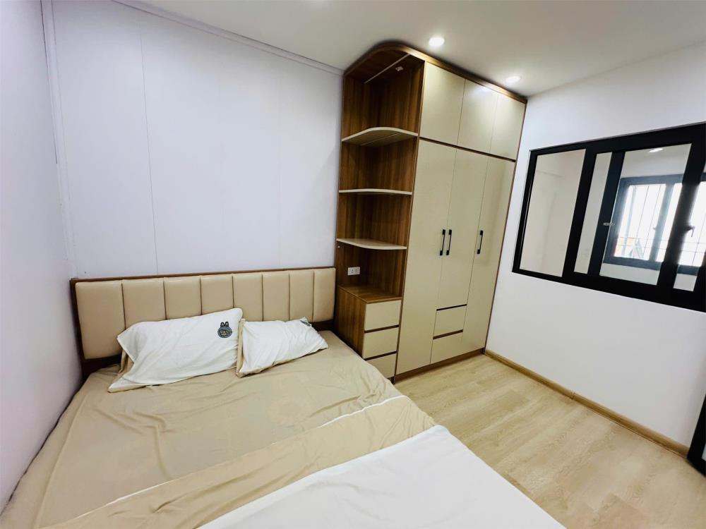 Bán Nhà Tập Thể Tại Khu Tôn Đức Thắng, Đống Đa - Chỉ hơn 3 tỷ 5 Có 4 phòng ngủ, 2 phòng vệ sinh, 1 phòng khách, 1 phòng thờ, 1 phòng bếp2330158