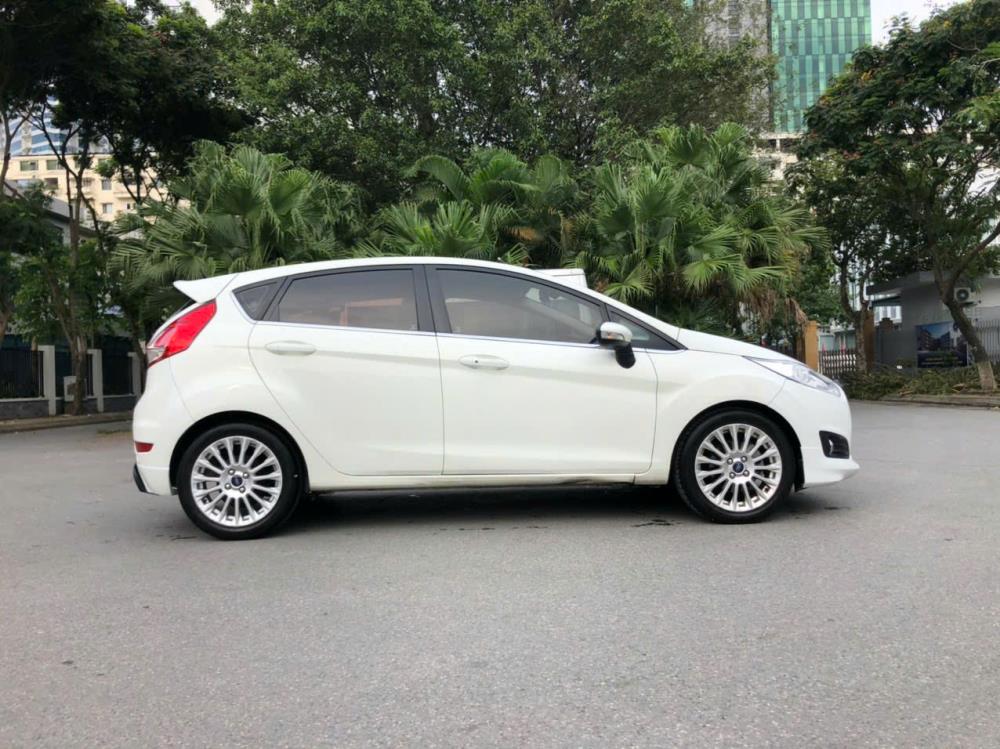 Xe Ford Fiesta 1.0 AT Sport 2014, màu trắng, nội thất đen còn mới (do ít sử dụng)2619459