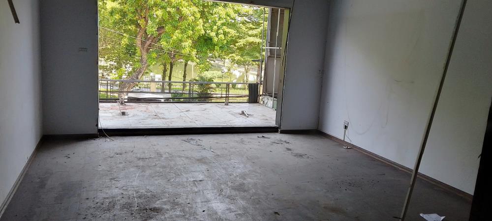 Cho thuê MBKD Phố Lê Duẩn, KD bất chấp (có cho làm CHDV) 141m2, 3 tầng, thông sàn, 30tr2434029