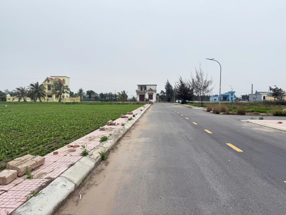 Nhỉnh 2 tỷ em bán trục chính đường 10m giao phong quất lâm sát Flamingo2614388