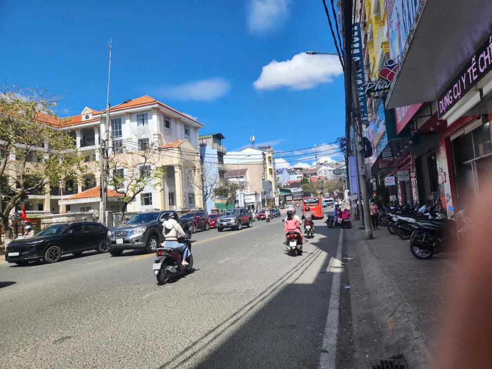 CHO THUÊ MẶT BẰNG MẶT TIỀN ĐƯỜNG Ô TÔ 1 TRỆT 1 LẦU ĐƯỜNG 3/2 P1 ĐÀ LẠT 24TR/THÁNG2413397